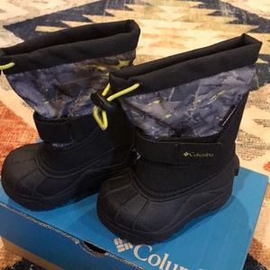 Columbia Twin Tundra waterproof snow boots
Size 6